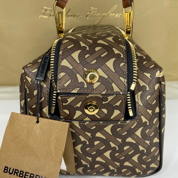 BURBERRY TB Monogram Logo Beige Travel Handbag NWT - Picture 15 of 16